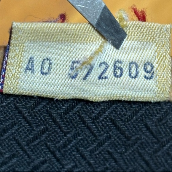 Dooney Bourke Vintage Satchel Crossbody Convertible Perforated Leather Bag Purse - Picture 16 of 16